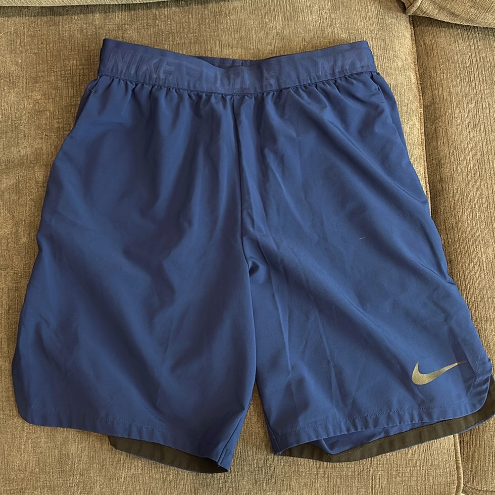 Nike athletic short, 2 front pockets